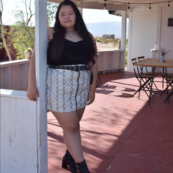 Meet your Posher, Stephanie X Genesis - Picture 5 of 5